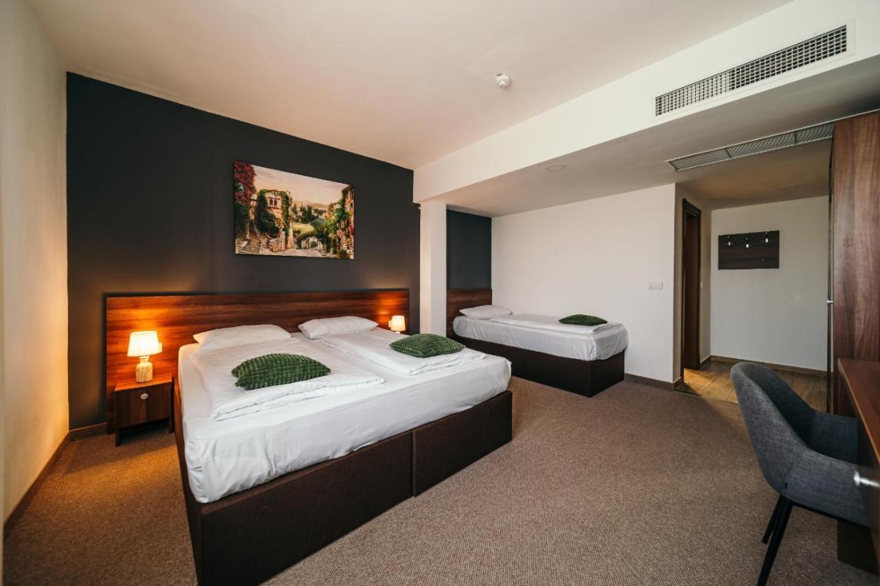 Hotel Rk Ghimbav Ngoại thất bức ảnh