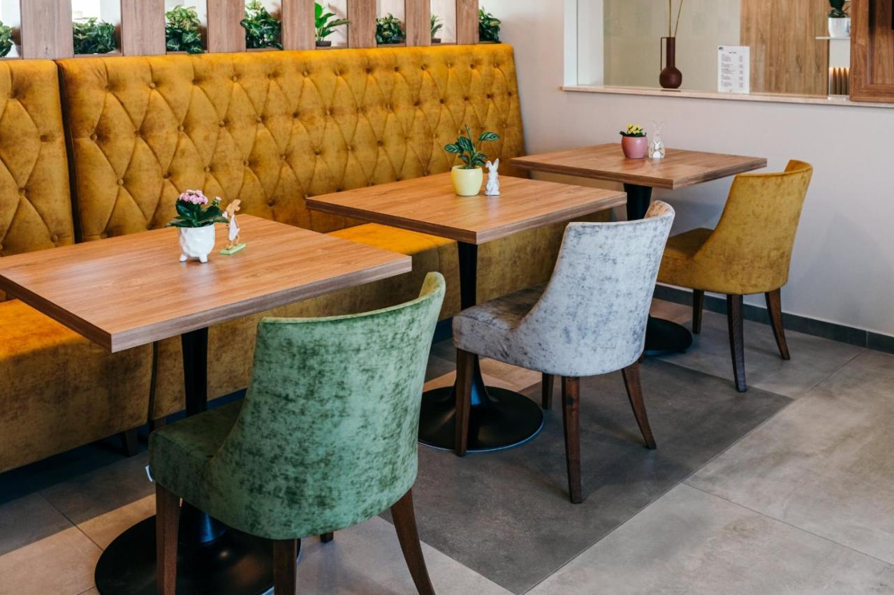 Hotel Rk Ghimbav Ngoại thất bức ảnh