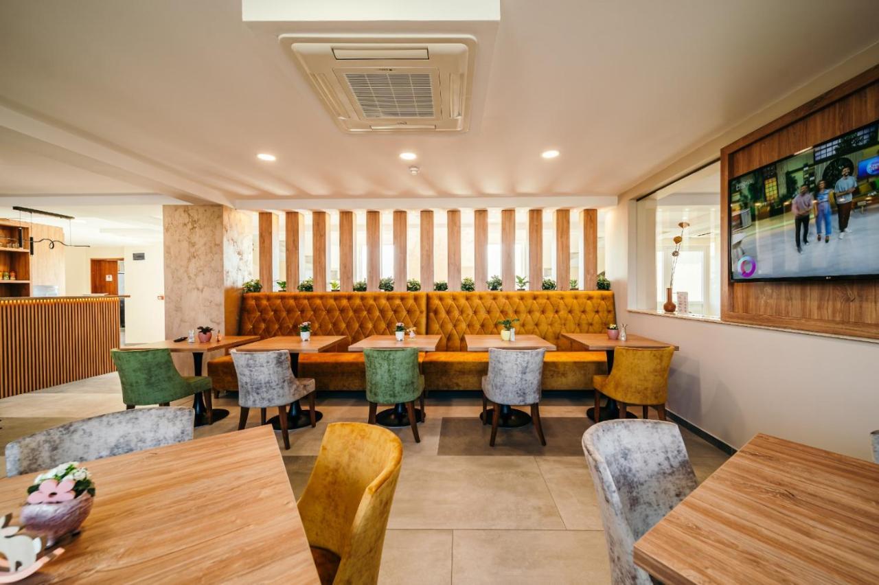 Hotel Rk Ghimbav Ngoại thất bức ảnh